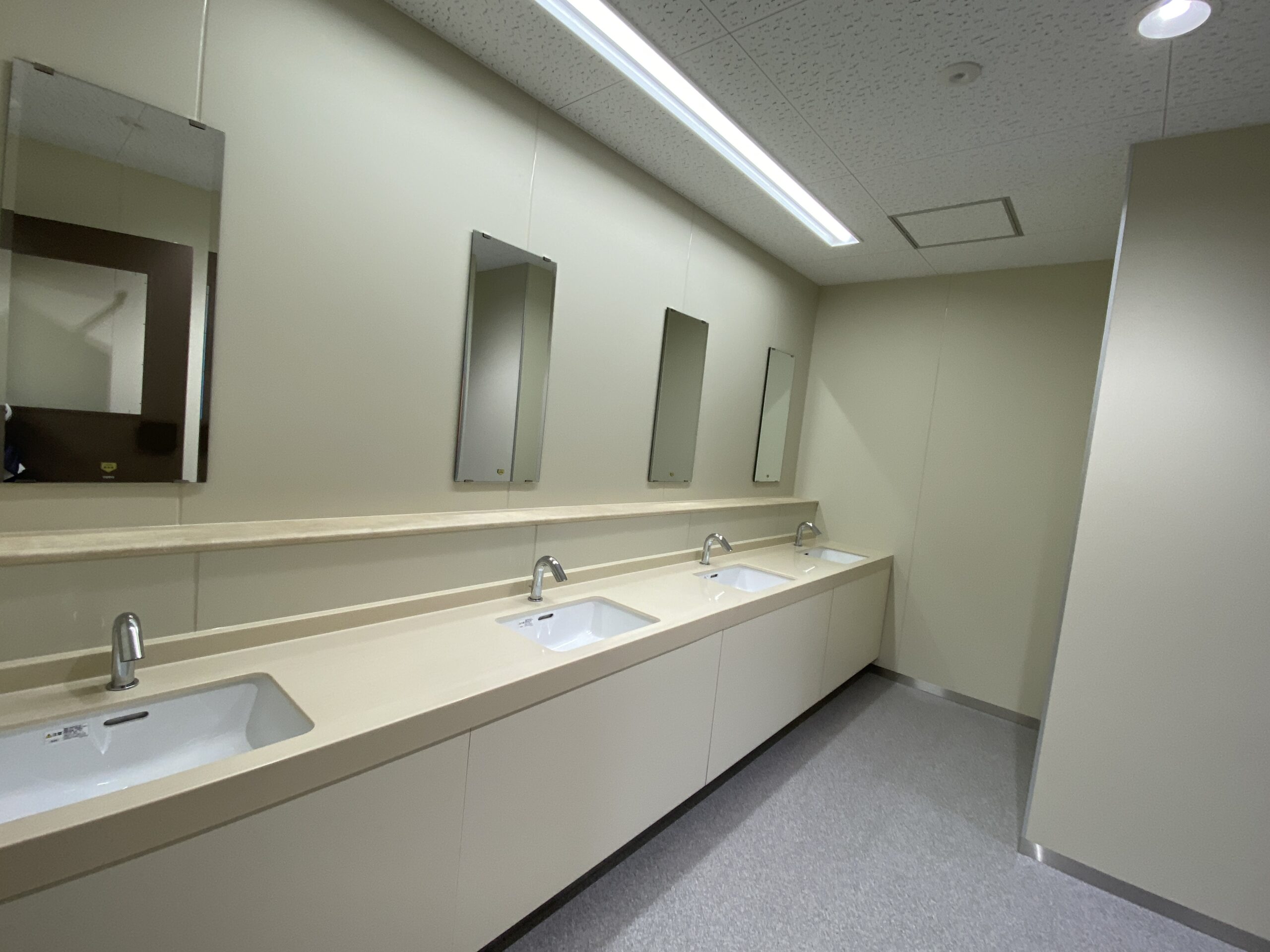 日新高校新トイレ